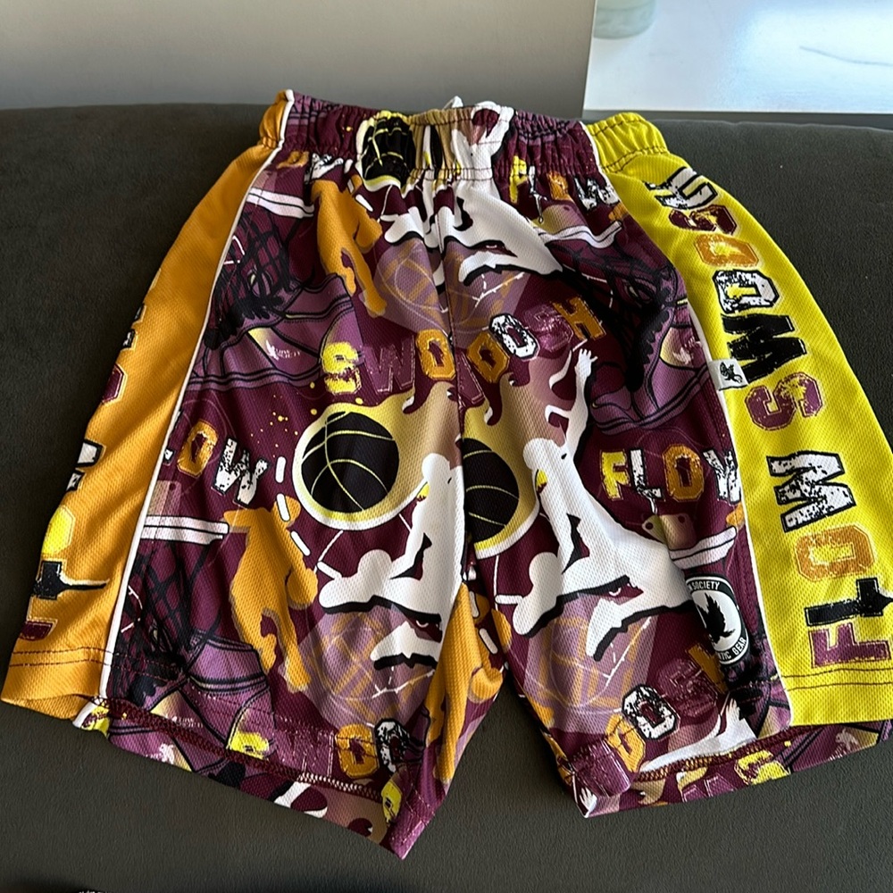 Great condition Flow Society Youth Small
